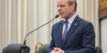 Pedro Longo cobra solução para pacientes de Feijó e Tarauacá que precisam viajar até Cruzeiro do Sul para fazer hemodiálise