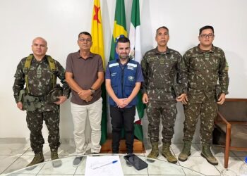 Prefeito Rodrigo Damasceno recebe representantes do Exército Brasileiro em reunião estratégica em Tarauacá