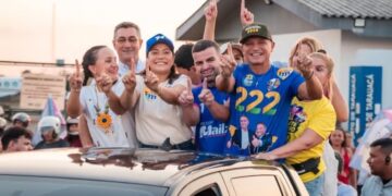 Em Tarauacá, Mailza e Jéssica arrastam multidão de apoiadores em grande carreata a dez dias das eleições