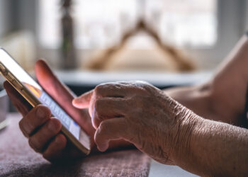 Tecnologia facilita rotina bancária de pessoas 60+