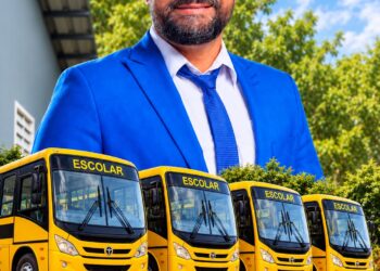 Prefeito Railson Ferreira anuncia chegada de quatro novos ônibus para transporte escolar em Feijó