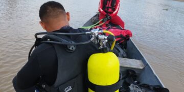 Bombeiros continuam buscas por jovem desaparecido no Rio Tarauacá, na divisa entre Acre e Amazonas