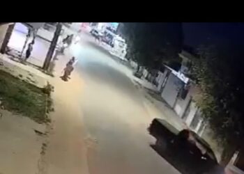 Acidente entre caminhonete e motocicleta deixa mulher ferida em Tarauacá