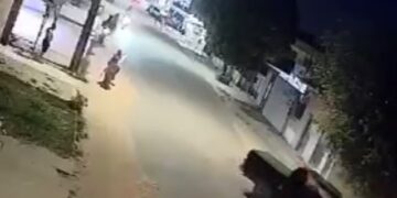 Acidente entre caminhonete e motocicleta deixa mulher ferida em Tarauacá