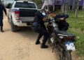 Polícia Militar recupera motocicleta Honda Bros escondida em matagal às margens do Rio Tarauacá