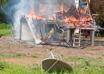Tragédia em Jordão: incêndio destrói casa recém-construída e moradora perde tudo