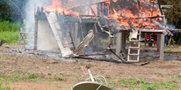 Tragédia em Jordão: incêndio destrói casa recém-construída e moradora perde tudo