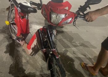 Ciclista fica ferido após colisão com Hilux em Tarauacá; motorista teria fugido sem prestar socorro