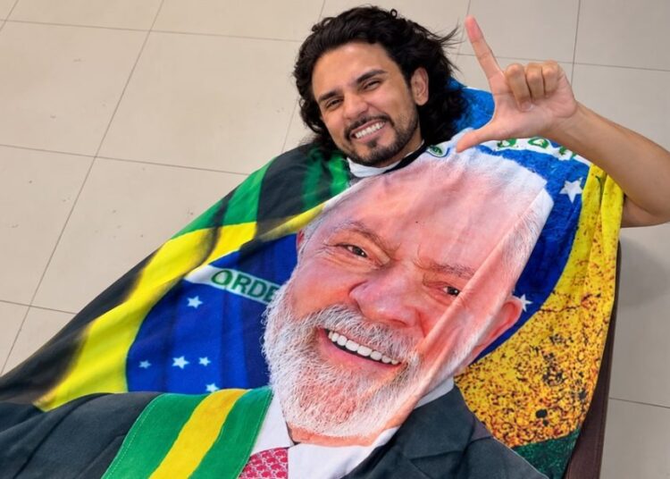 Influenciador Jesus Dourado, natural de Tarauacá, declara voto em Lula e o chama de “papai Lula”