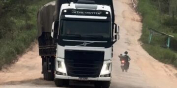 Vídeo expõe condições da BR-364 e dificuldades enfrentadas por caminhoneiros no Acre