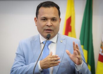 Tadeu Hassem denuncia corte de R$ 500 milhões no orçamento da Educação do Acre e cobra explicações