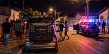 Homem é condenado por perturbação e desacato após ignorar ordem para baixar som automotivo