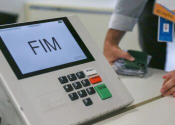 Zanin prorroga eleição até as 19h deste domingo em todo o país