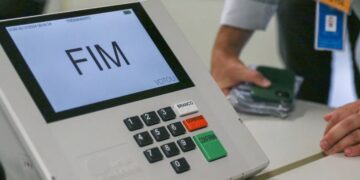 Zanin prorroga eleição até as 19h deste domingo em todo o país