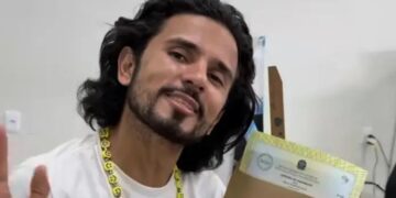 Influenciador acreano oficializa mudança de nome em cartório de Tarauacá
