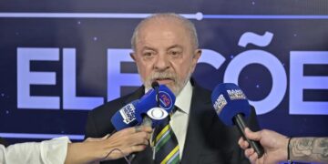 Lula é reeleito presidente do Brasil para quarto mandato após vitória sobre Flávio Bolsonaro