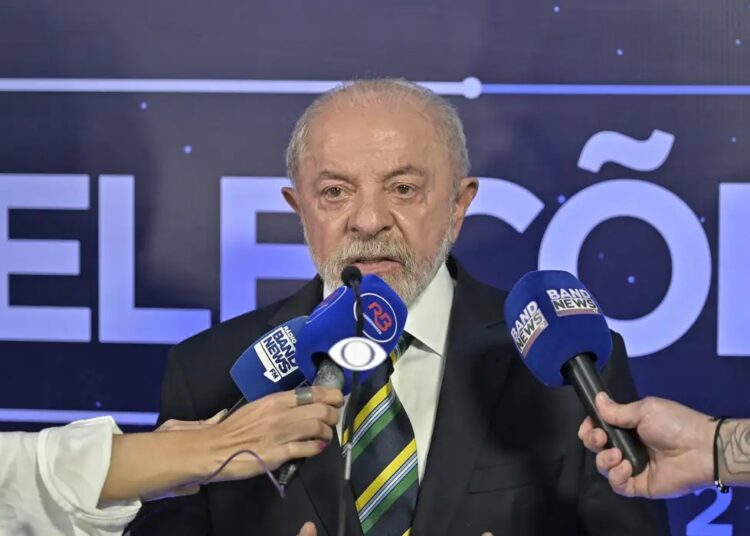 Lula é reeleito presidente do Brasil para quarto mandato após vitória sobre Flávio Bolsonaro