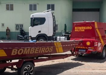 Idoso desaparece nas águas do Rio Juruá em Cruzeiro do Sul; Corpo de Bombeiros realiza buscas