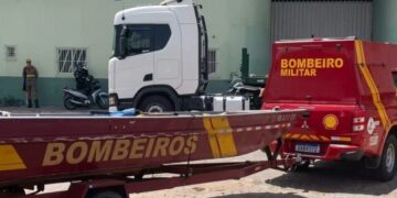 Idoso desaparece nas águas do Rio Juruá em Cruzeiro do Sul; Corpo de Bombeiros realiza buscas