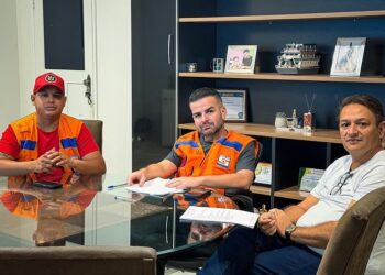 Prefeito Rodrigo Damasceno anuncia R$ 60 mil em auxílio para famílias atingidas por vendaval em Tarauacá
